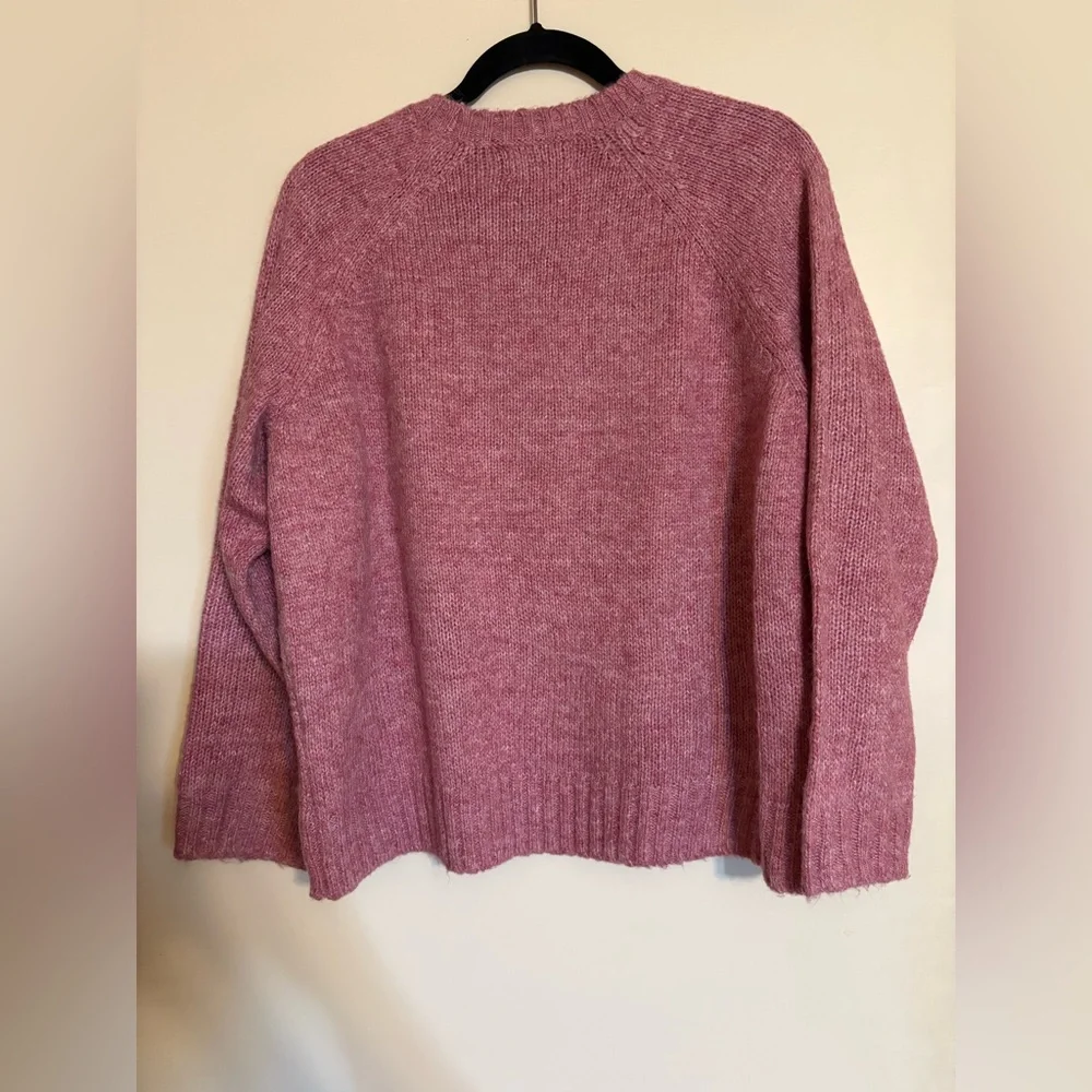 Old Navy Women's Rose Knit Sweater - Picture 3 of 4